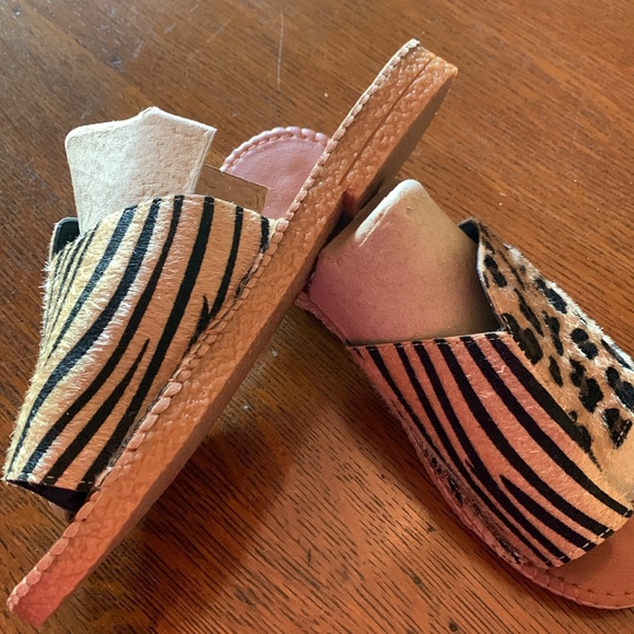 Animal print shoes size 8 - Picture 2 of 3